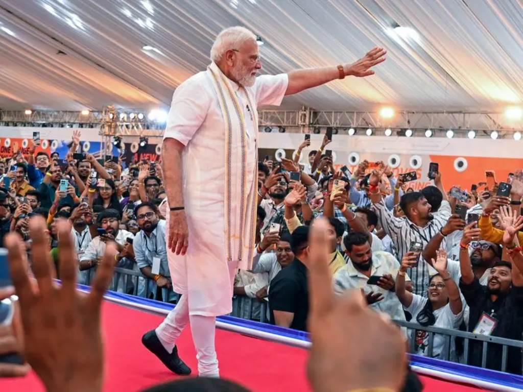 प्रधानमंत्री मोदी की जनरलजेड से बातचीत धुरंधर गीत की धुन पर एंट्री